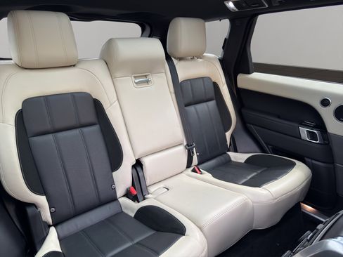 Used 2020 Land Rover Range Rover Sport HST image 21