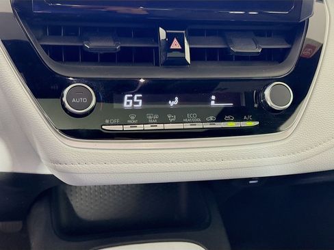 Used 2023 Toyota Corolla SE w/ SE Premium Package image 15