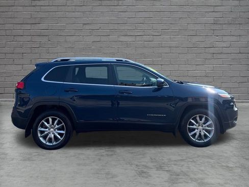 Used 2018 Jeep Cherokee Limited w/ Trailer Tow Group AWD/4WD image 8