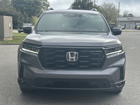 Used 2025 Honda Pilot Black Edition image 3