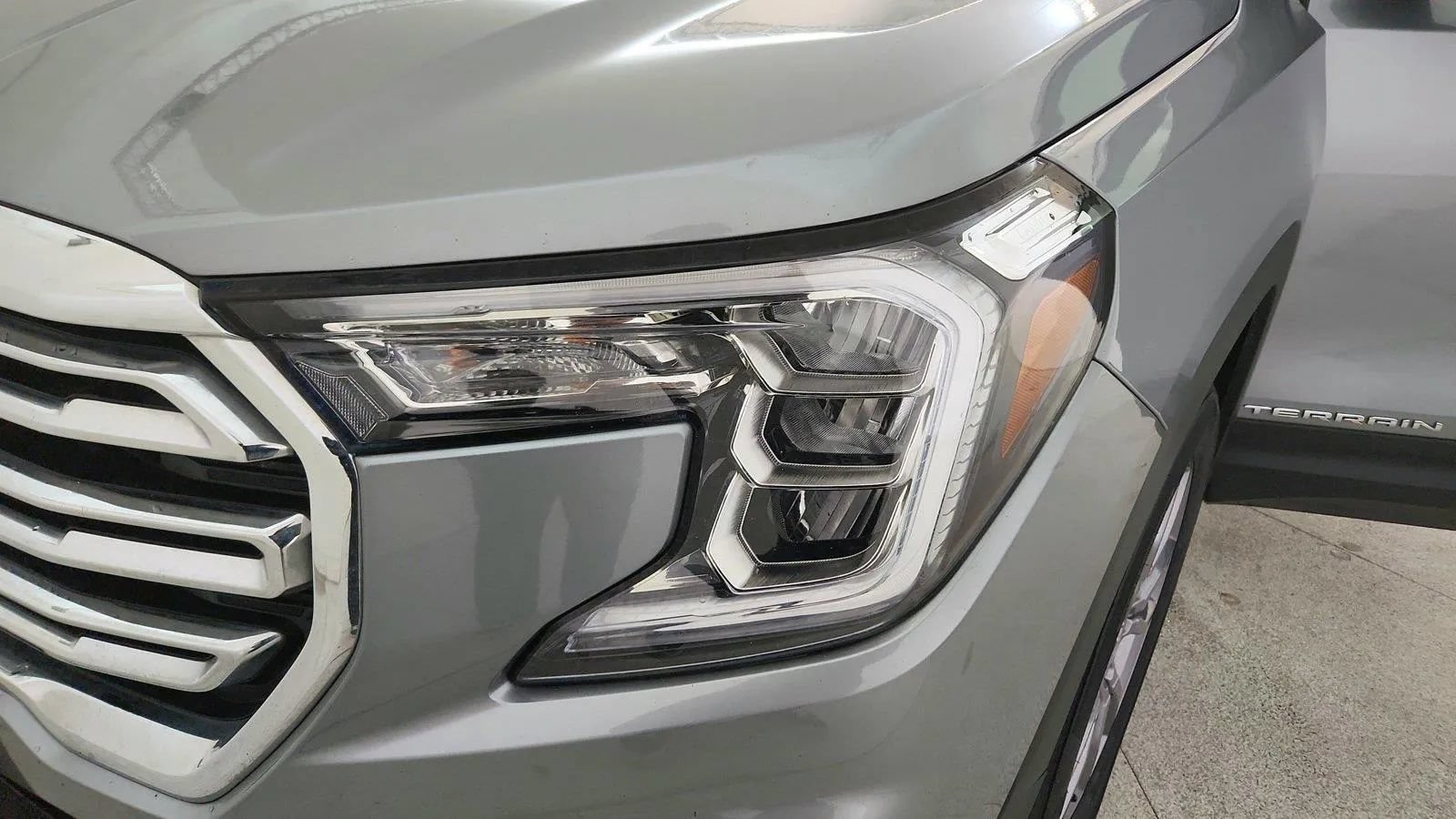 Used 2024 GMC Terrain SLT AWD/4WD image 30