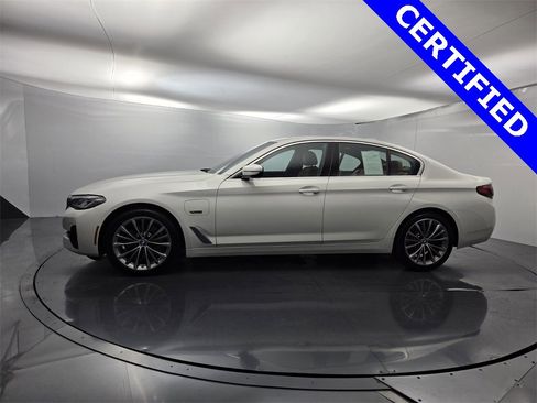 Certified 2023 BMW 530e w/ Premium Package image 7