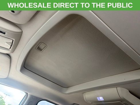 Used 2009 Volkswagen Routan SE FWD image 6