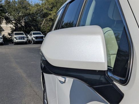 Used 2021 GMC Yukon Denali w/ Denali Premium Package image 11