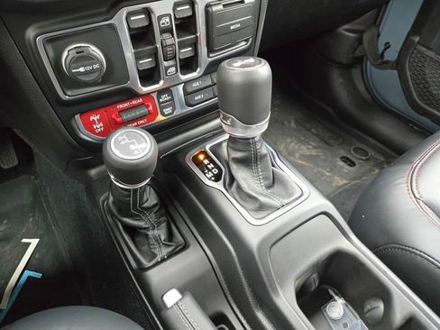 Used 2024 Jeep Wrangler Unlimited Rubicon w/ Technology Group AWD/4WD image 15