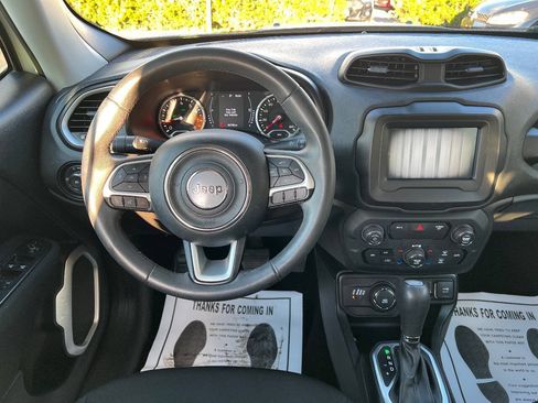 Used 2018 Jeep Renegade Latitude AWD/4WD image 29