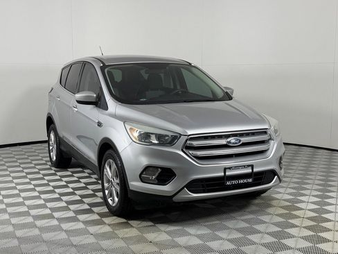 Used 2017 Ford Escape SE FWD image 3