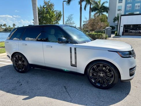 Used 2025 Land Rover Range Rover SE AWD/4WD image 4