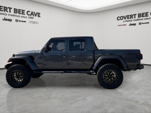 Used 2021 Jeep Gladiator Overland image 5