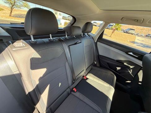 Used 2022 Volkswagen Taos SE image 16