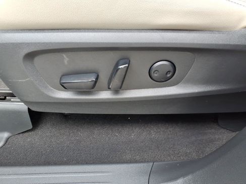 Used 2022 Nissan Pathfinder SL AWD/4WD image 17