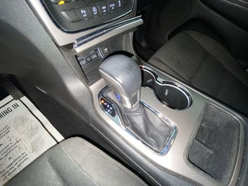 Used 2021 Jeep Grand Cherokee Laredo AWD/4WD image 19