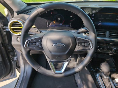 Used 2025 Chevrolet Trax ACTIV image 18