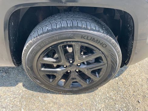 Used 2018 Jeep Renegade Altitude w/ UConnect 8.4 Nav Group AWD/4WD image 30