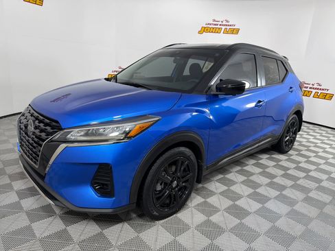Used 2021 Nissan Kicks SR image 1