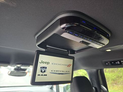 Used 2021 Chrysler Pacifica Touring w/ S Appearance Package FWD image 24