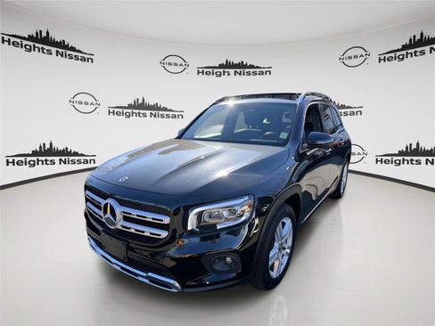 Used 2023 Mercedes-Benz GLB 250 4MATIC w/ Premium Package image 6