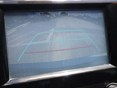 Used 2018 Toyota Camry SE image 4