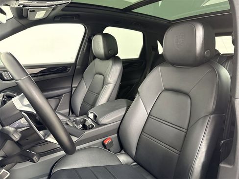 Certified 2022 Porsche Cayenne w/ Premium Package Plus image 5