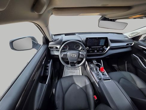 Used 2021 Toyota Highlander Platinum image 16