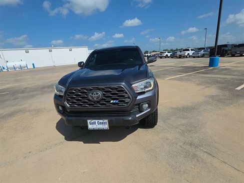 Used 2020 Toyota Tacoma TRD Off-Road w/ Advanced Technology Package AWD/4WD image 2