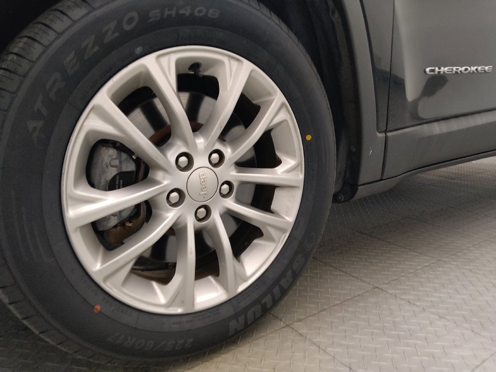 Used 2019 Jeep Cherokee Latitude w/ Popular Appearance Group FWD image 31