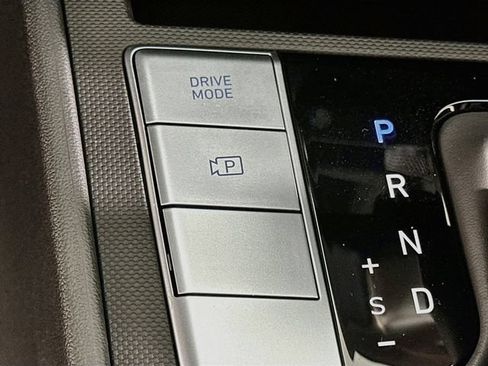 Used 2025 Hyundai Elantra SE FWD image 19