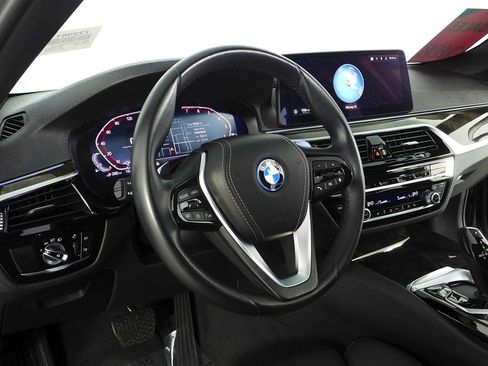 Certified 2023 BMW 530e w/ Convenience Package image 31