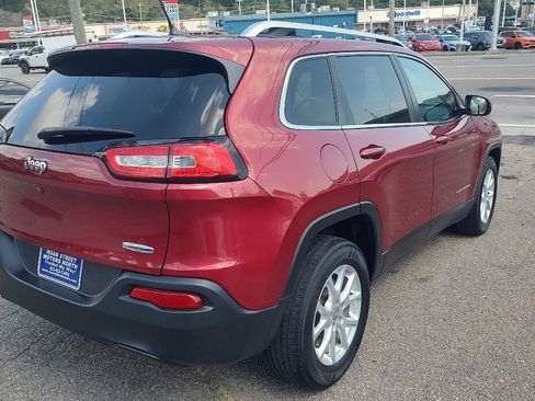 Used 2015 Jeep Cherokee Latitude AWD/4WD image 3