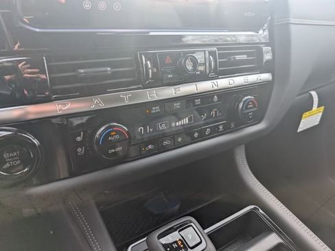 New 2026 Nissan Pathfinder Platinum image 22