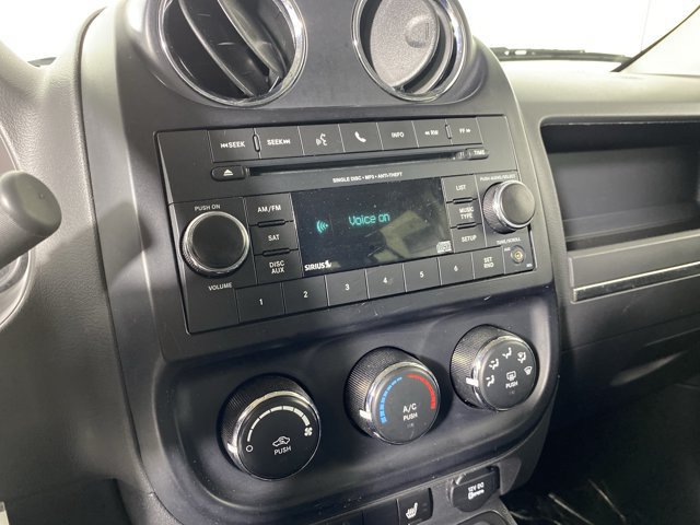 Used 2015 Jeep Patriot Latitude AWD/4WD image 2