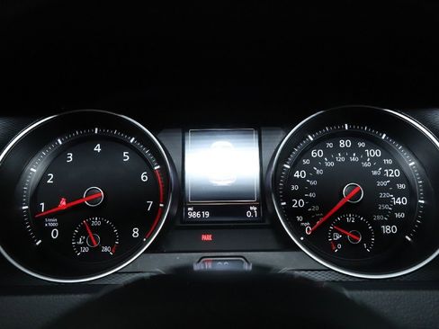 Used 2015 Volkswagen GTI SE image 23