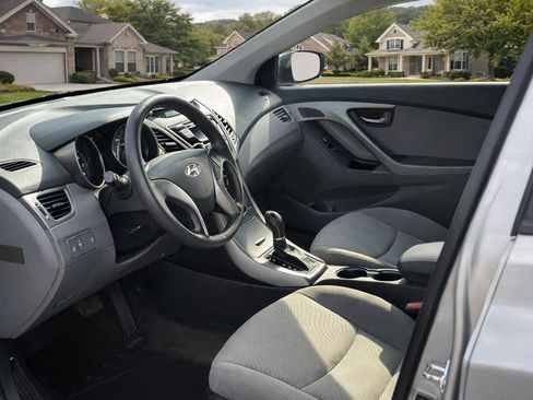 Used 2014 Hyundai Elantra SE image 7