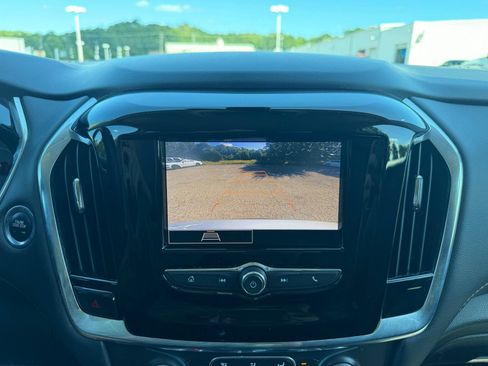 Used 2020 Chevrolet Traverse LS AWD/4WD image 3