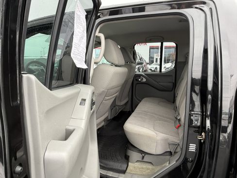 Used 2016 Nissan Frontier SV image 15