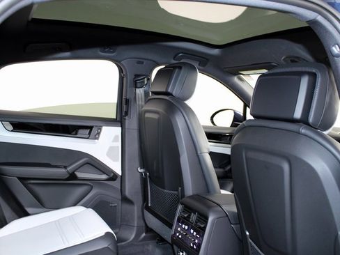 New 2025 Porsche Cayenne Coupe image 25