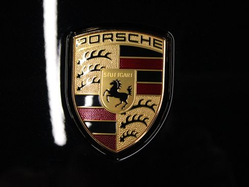 Used 2025 Porsche 718 Cayman S w/ Sportdesign Package RWD image 32