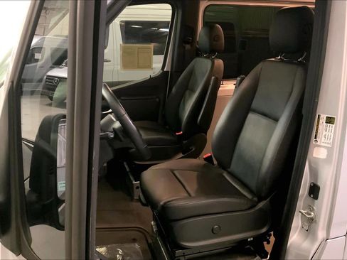 Used 2021 Mercedes-Benz Sprinter 2500 image 19