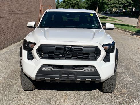 Used 2026 Toyota Tacoma TRD Off-Road AWD/4WD image 9