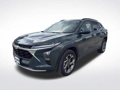 Used 2025 Chevrolet Trax LT FWD image 9