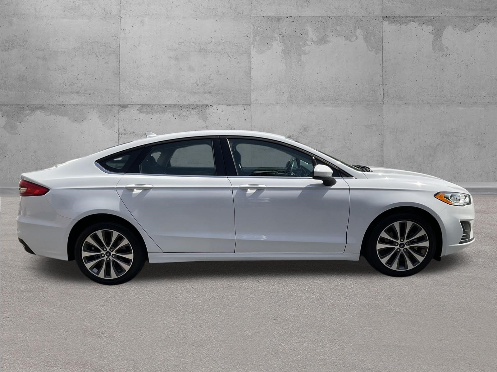 Used 2020 Ford Fusion SE AWD/4WD image 2