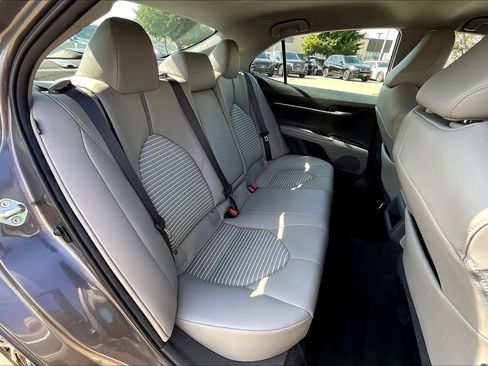 Used 2020 Toyota Camry SE image 17
