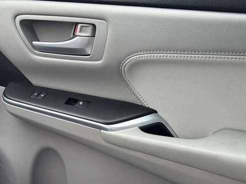 Used 2015 Toyota Camry XLE FWD image 28