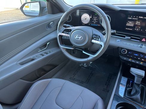 Used 2025 Hyundai Elantra SEL image 31