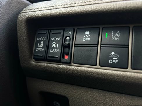 Used 2019 Honda Odyssey EX image 18