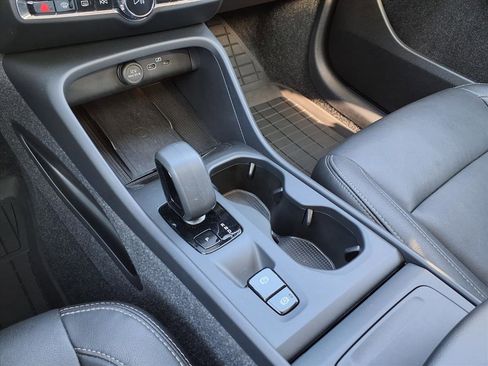 Used 2025 Volvo XC40 B5 Core w/ Protection Package Premier image 25