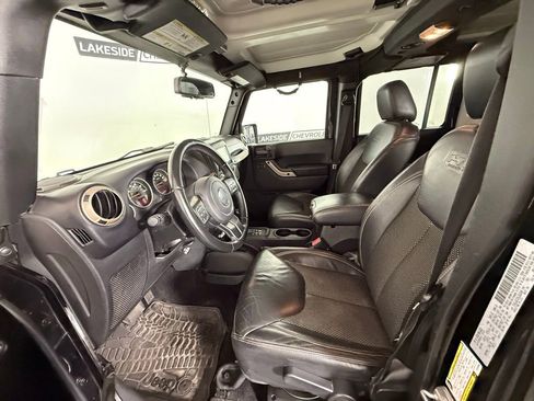 Used 2017 Jeep Wrangler Unlimited Sahara AWD/4WD image 16