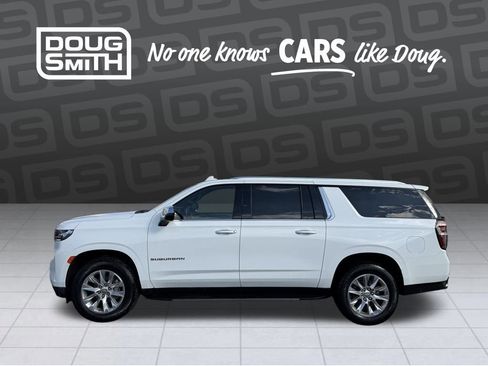 Used 2023 Chevrolet Suburban Premier image 2