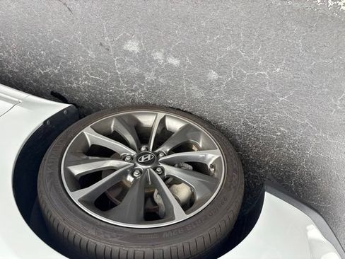 Used 2019 Hyundai Veloster 2.0 Premium FWD image 4