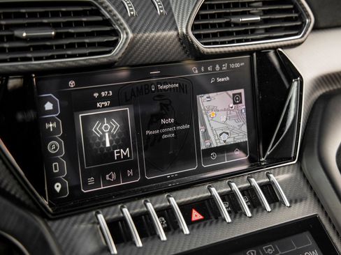 Used 2024 Lamborghini Urus Performante AWD/4WD image 39